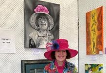 Pink lady finds her ‘look alike’