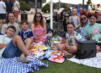 GALLERY: Cheery Christmas carols